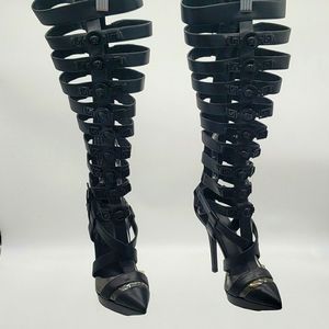 VERSACE SIZE 9 1/2 COLOR BLACK LEATHER WITH BLACK VERSACE STRAPS 100% AUTHENTIC